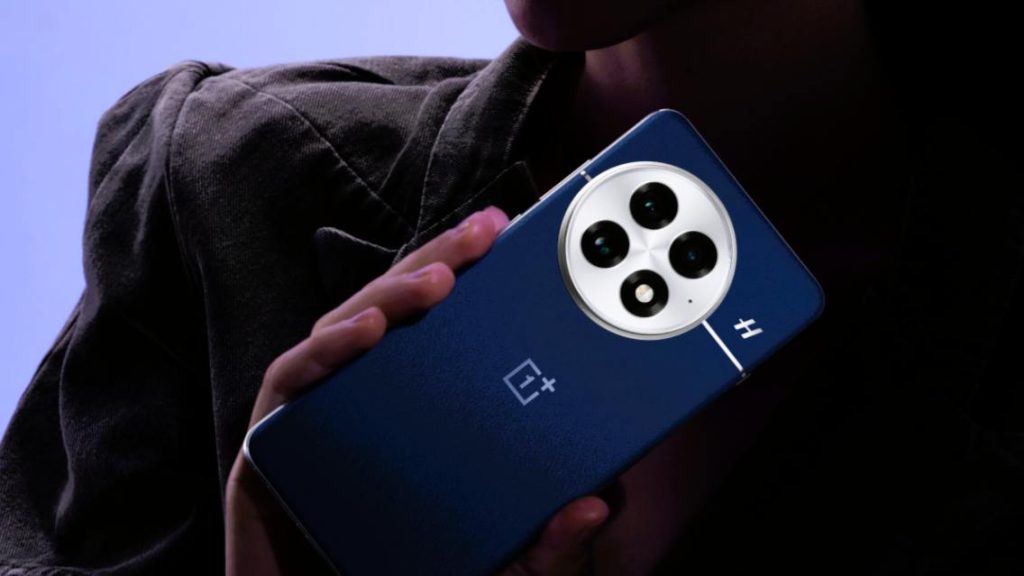 OnePlus 15 — the image shows the back of the smartphone with a 7,300-mAh battery and a 6.78-inch flat screen.